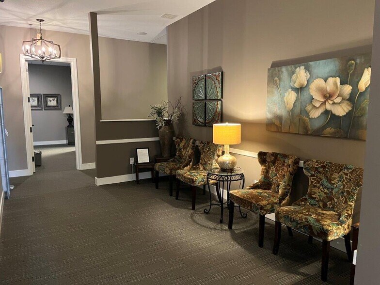 More Photos Of 14551 Judicial Rd, Burnsville Office For Sale