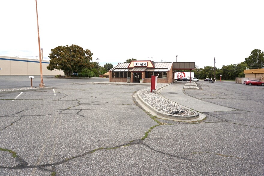 More Photos Of 808 W Vineyard Dr, Kennewick Freestanding For Sale