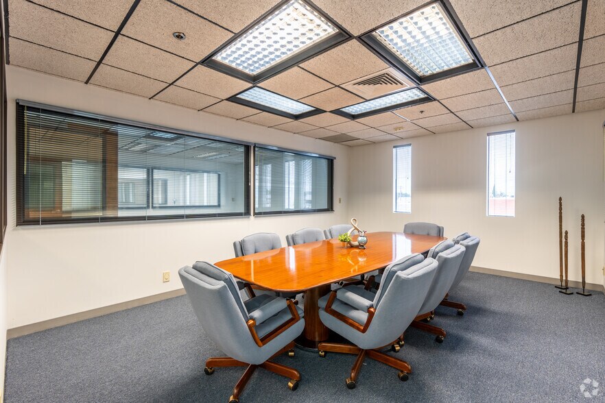 More Photos Of 132-142 W Verdugo Ave, Burbank Unknown For Lease