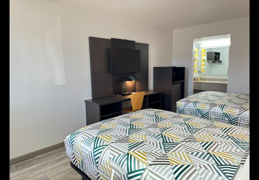 More Photos Of 2331 Lake Rd, Dyersburg Hotel For Sale