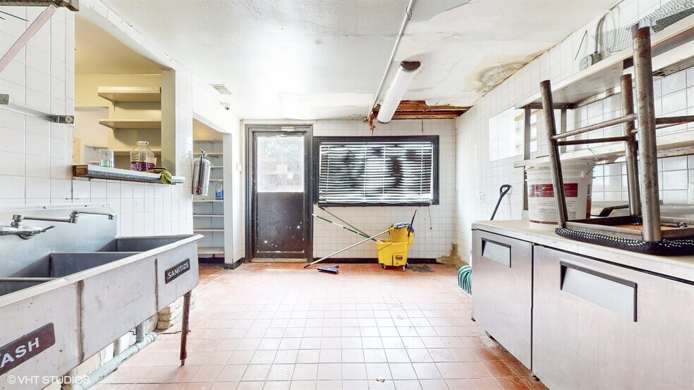 More Photos Of 2500 N Ashland Ave, Chicago Restaurant For Lease