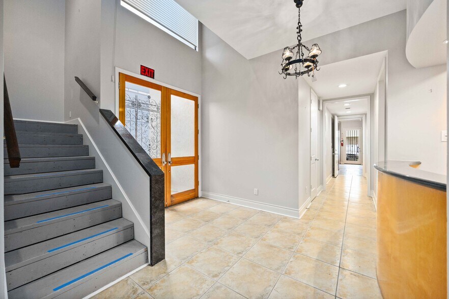 More Photos Of 10 Alabama Ct, Houston Office Residential For Sale