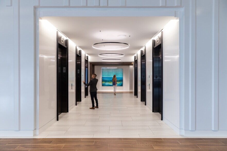 More Photos Of 300 S Orange Ave, Orlando Office For Lease