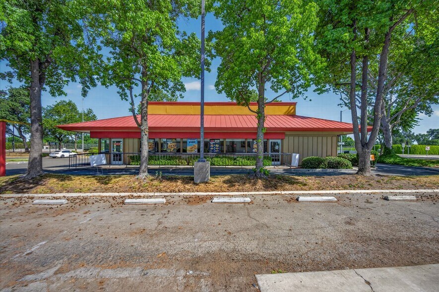 More Photos Of 501 S Chinowth St, Visalia Fast Food For Sale