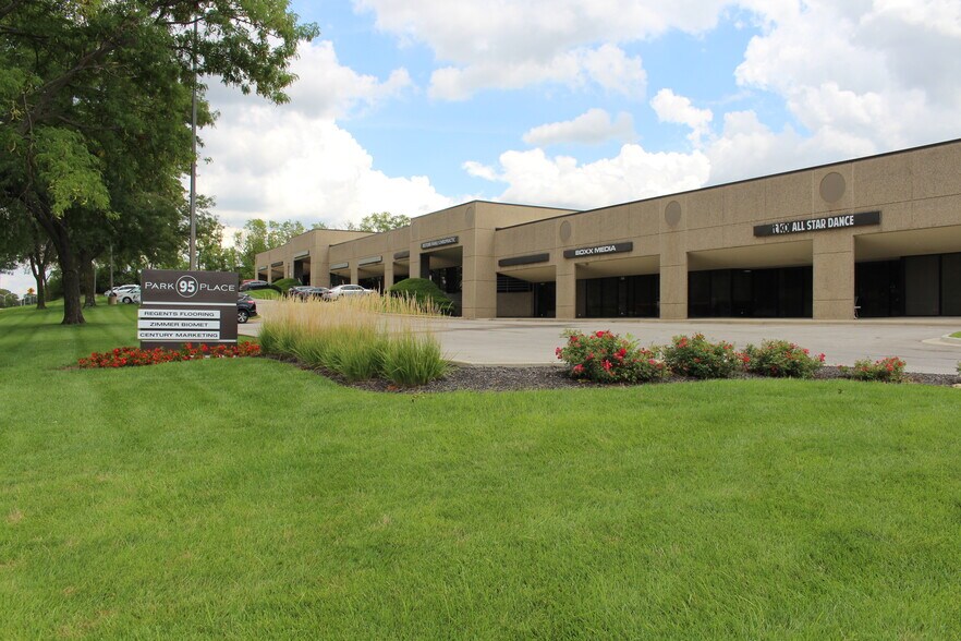 More Photos Of 14631-14651 W 95th St, Lenexa Light Distribution For Lease