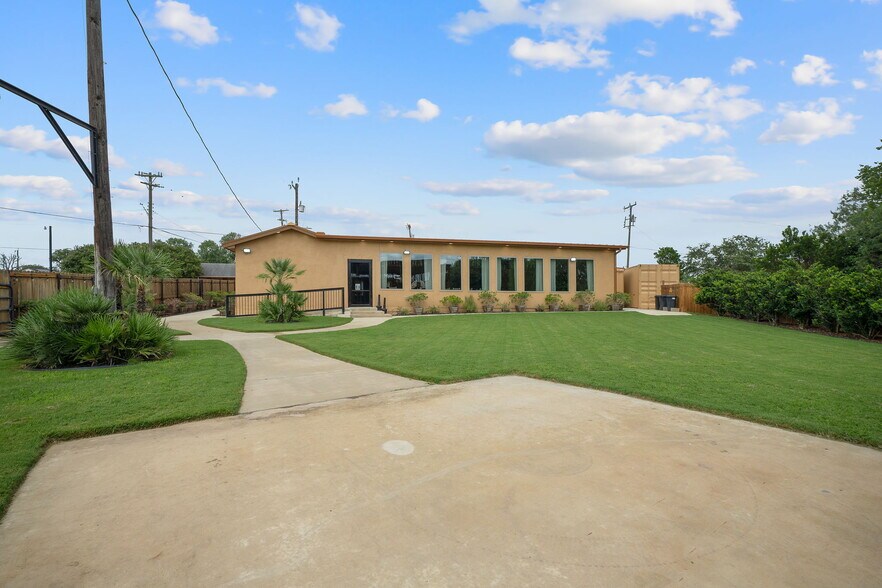 More Photos Of 19588 K St, Somerset Restaurant For Sale