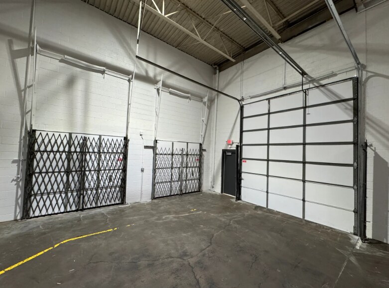 More Photos Of 34100 Industrial Rd, Livonia Warehouse For Lease