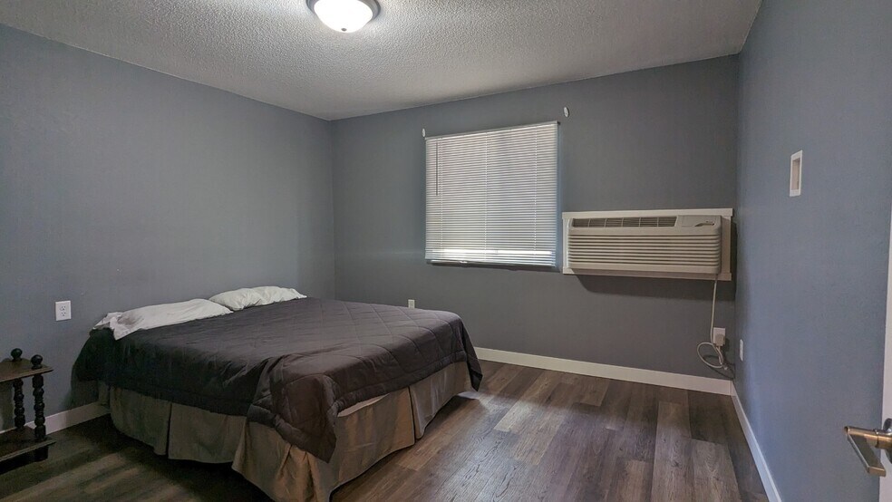 More Photos Of 1955 1st Ave N, Windom Hotel For Sale