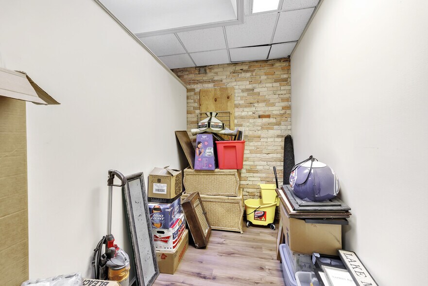 More Photos Of 215 N Washington St, Green Bay Loft Creative Space For Sale