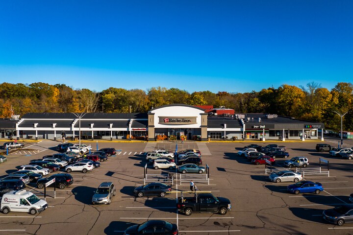 More Photos Of 179-233 Broad St, Bridgewater General Retail For Lease