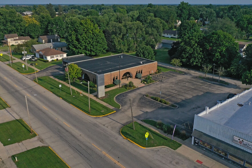 More Photos Of 324 E Main St, Knoxville Bank For Lease