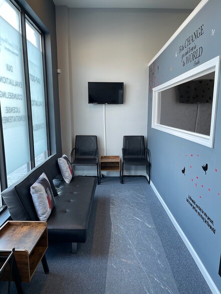 More Photos Of 2521 W North Ave, Chicago Storefront Retail Residential For Lease