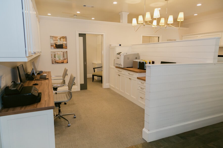 More Photos Of 1513 Oak Grove Rd, Decatur Office For Sale