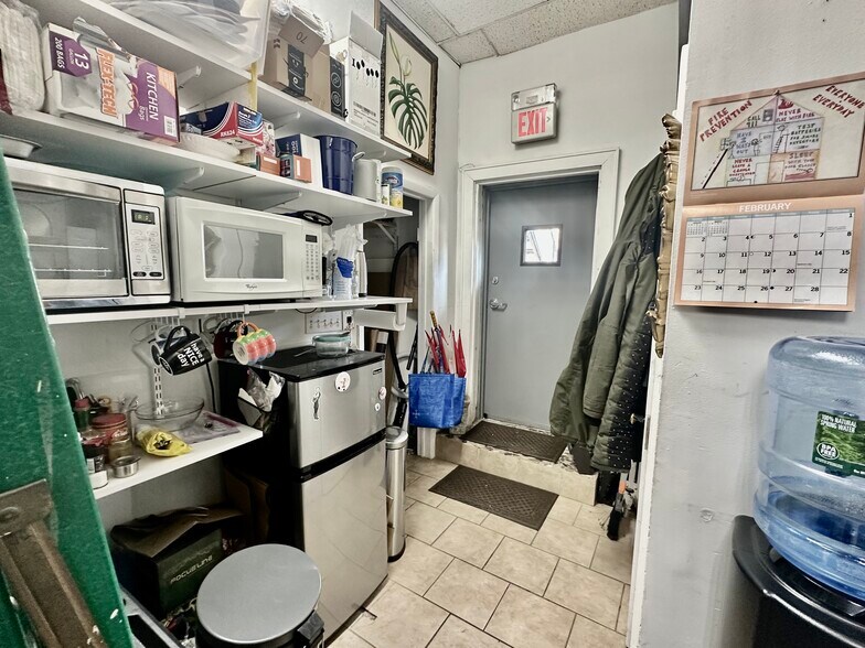 More Photos Of 202 Sound Beach Ave, Old Greenwich General Retail For Lease