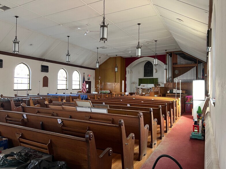 More Photos Of 295 Hudson Pl, Fairview Flex For Sale