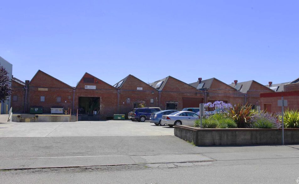 More Photos Of 2130-2220 Livingston St, Oakland Light Manufacturing For Lease