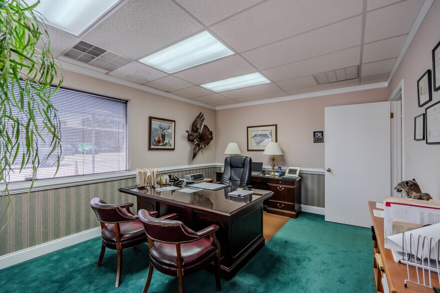 More Photos Of 215 N Pleasantburg Dr, Greenville Office For Sale