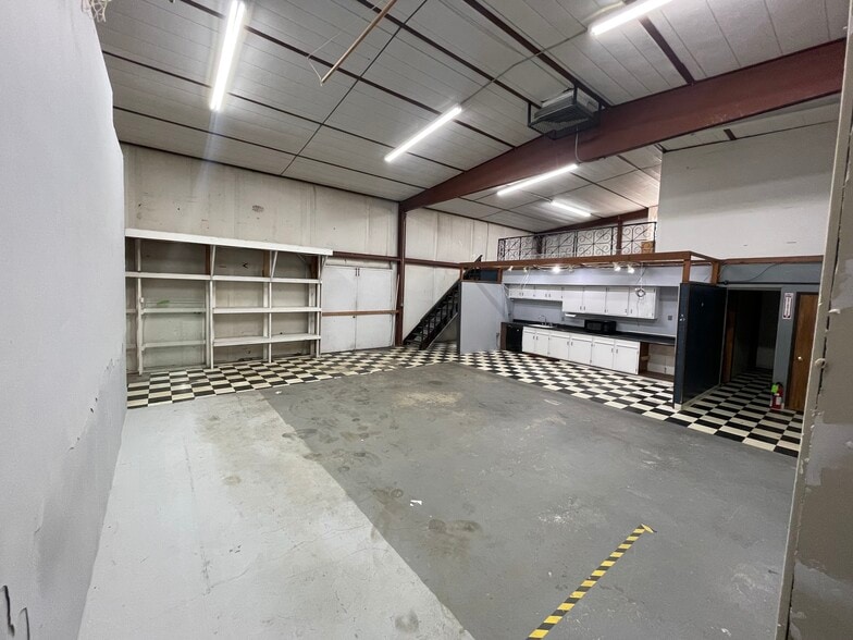 More Photos Of 3310-3320 S Knox Ct, Englewood Research And Development For Lease