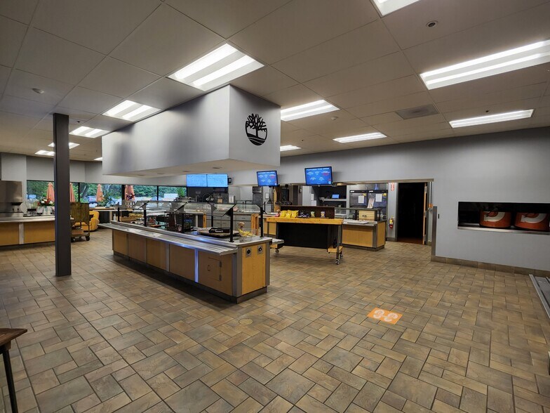 More Photos Of 200 Domain Dr, Stratham Manufacturing For Lease