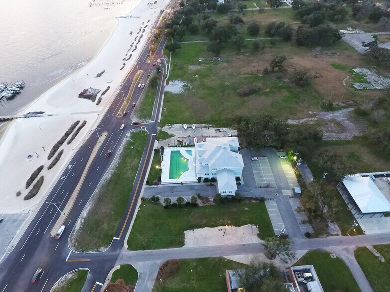 More Photos Of 408 Beach Blvd, Biloxi Freestanding For Sale