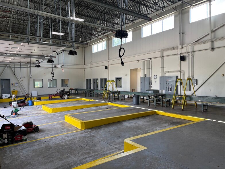 More Photos Of 420 Park Ct, Lino Lakes Manufacturing For Sale