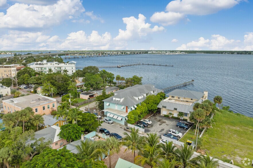 More Photos Of 15 SE Seminole St, Stuart Multifamily For Sale