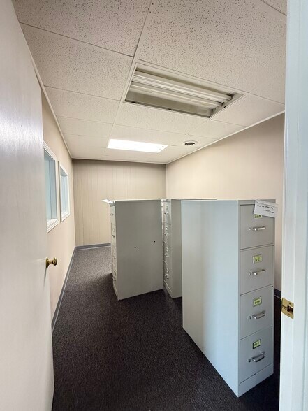 More Photos Of 3911 N Oak Tfwy, Kansas City Office For Sale