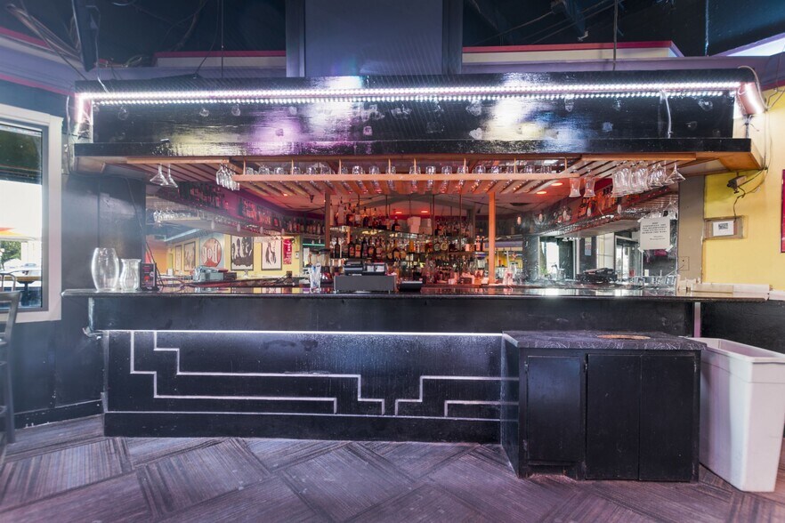 More Photos Of 17886 Tx-3, Webster Bar For Sale