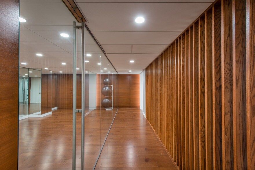 More Photos Of 1130 Connecticut Ave NW, Washington Office For Lease