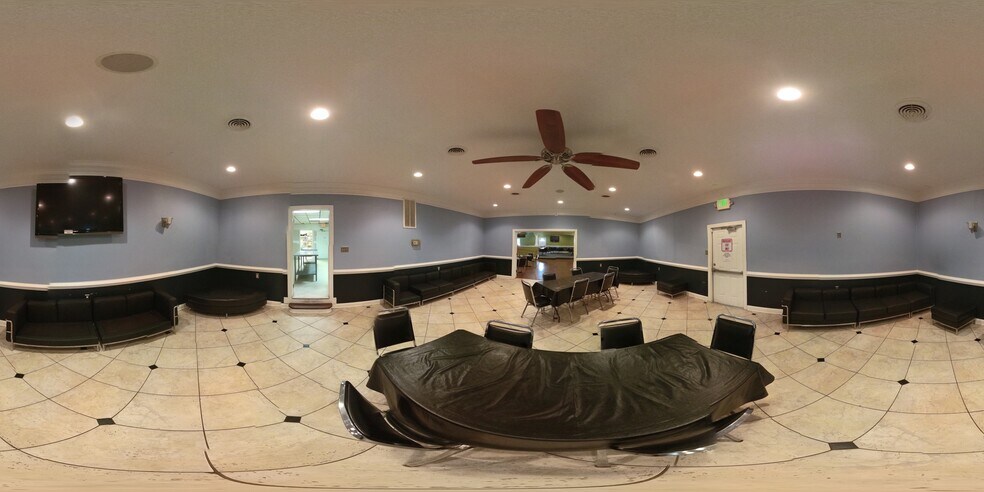 More Photos Of 7670 Hawthorne Rd, La Plata Bar For Sale