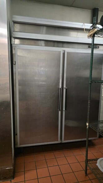 More Photos Of 16441 Pioneer Blvd, Norwalk Unknown For Lease