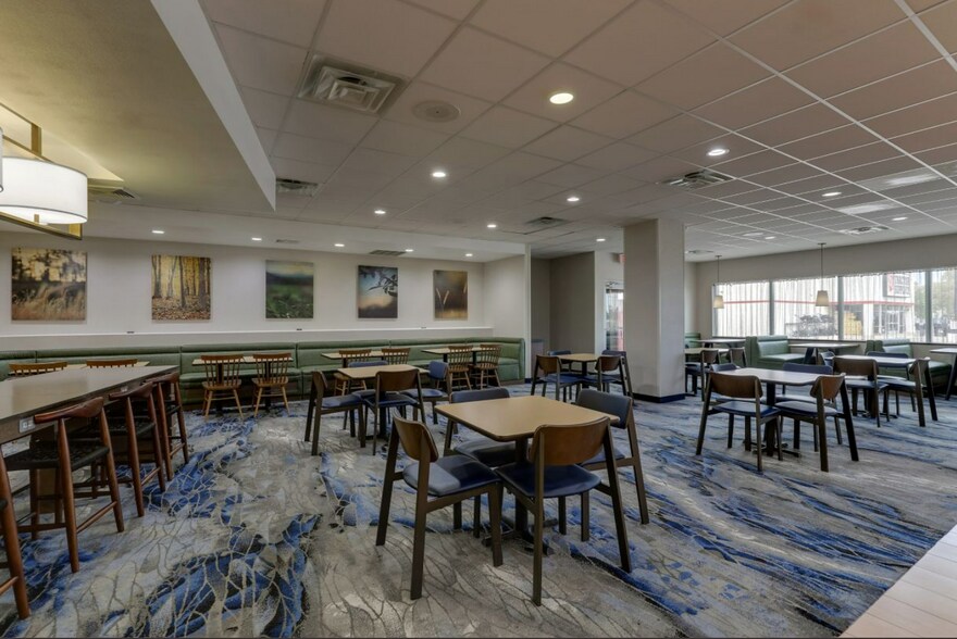 More Photos Of 1111 N Lorraine St, Hutchinson Hotel For Sale