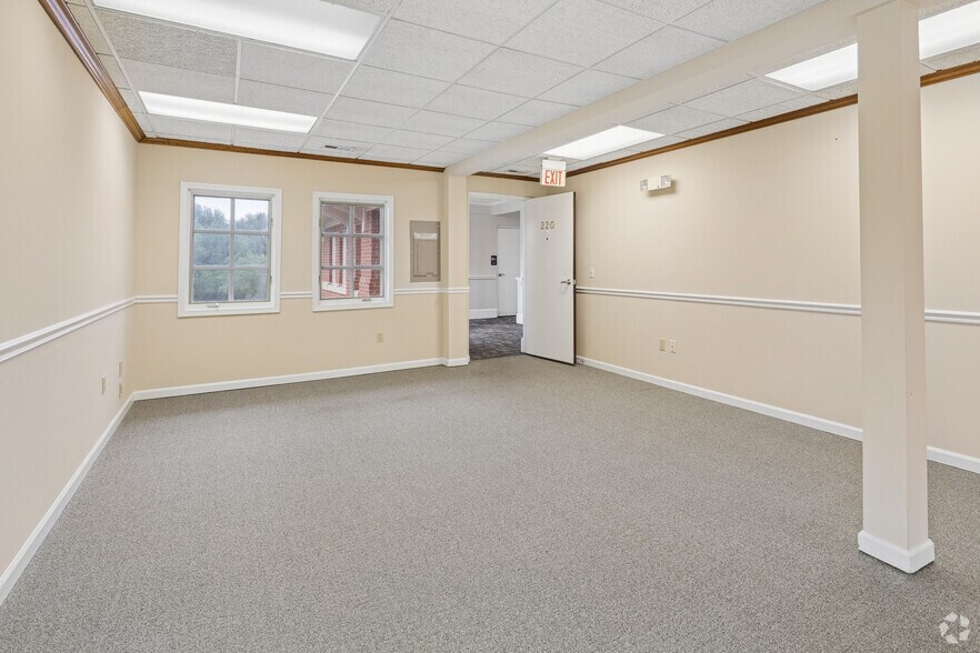 More Photos Of 3920 Plank Rd, Fredericksburg Office Residential For Sale
