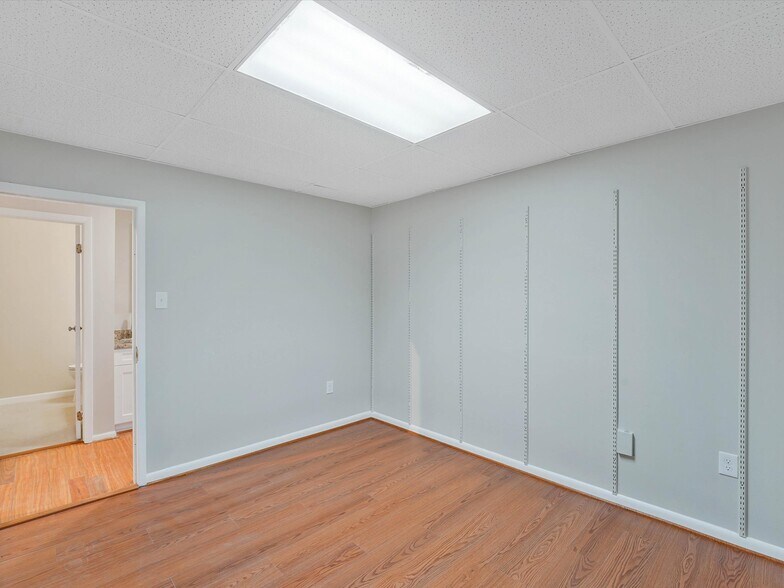 More Photos Of 311 Maple Ave W, Vienna Medical For Lease