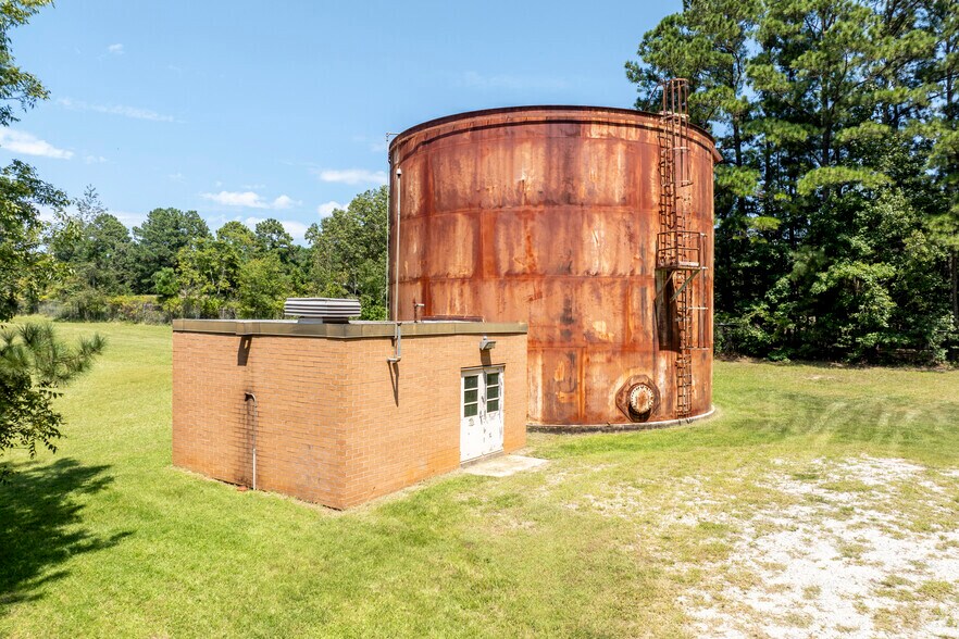 More Photos Of 1022 McCormick Hwy, Lincolnton Distribution For Lease