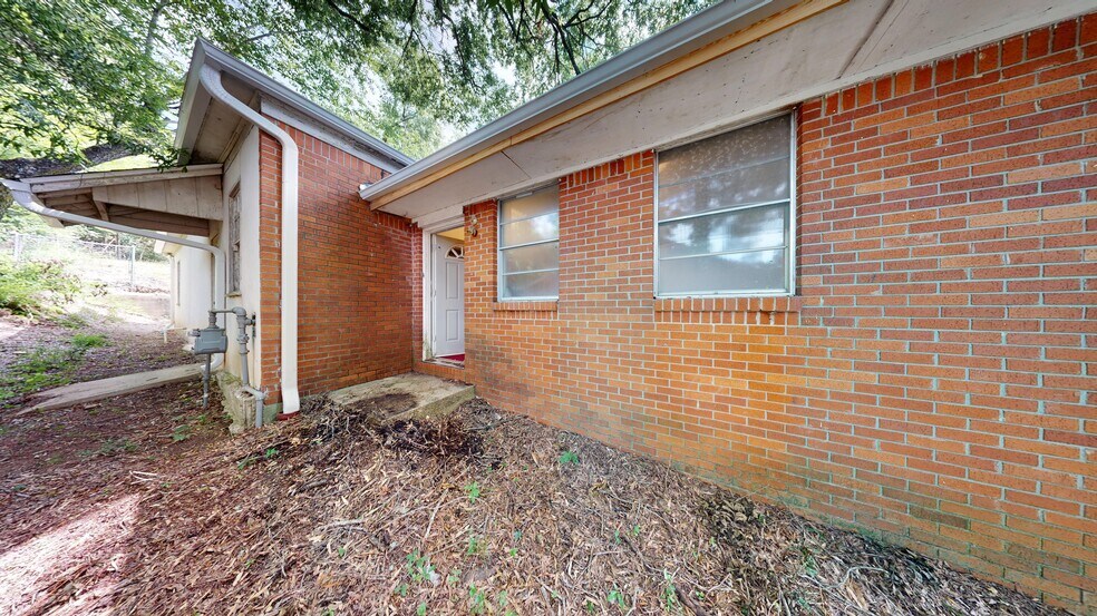 More Photos Of 1107 Spring St, Hot Springs Flex For Lease