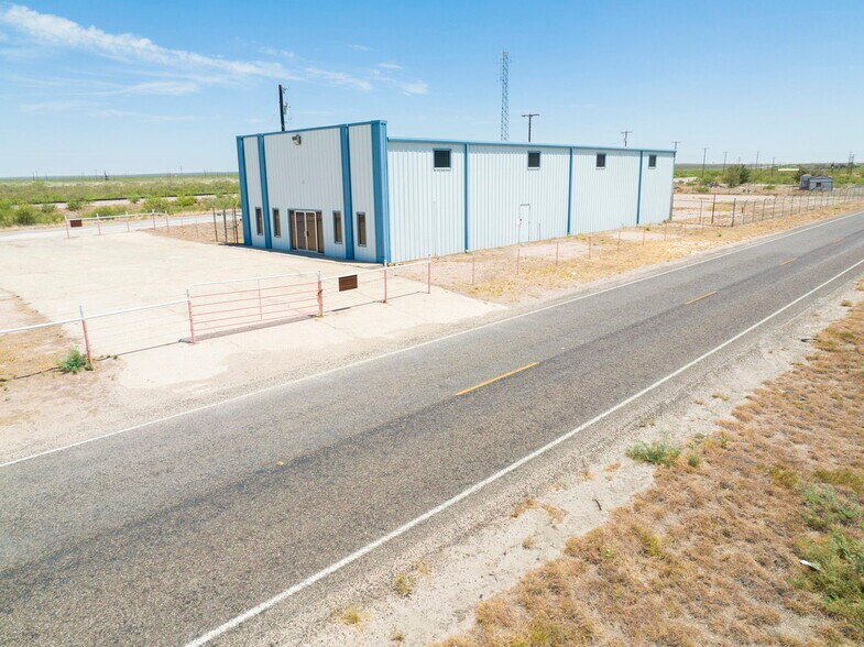 More Photos Of 850 W I-20, Penwell Warehouse For Lease