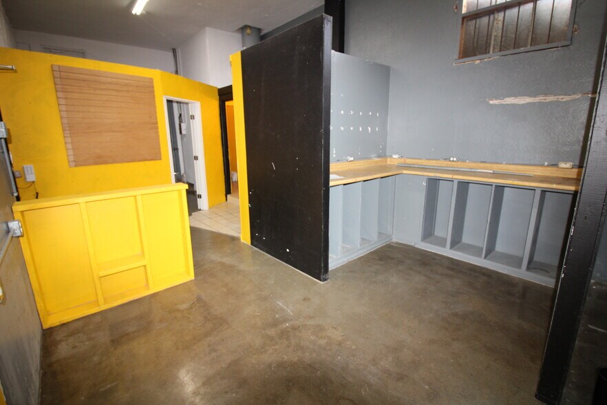 More Photos Of 3780 Mission Blvd, San Diego General Retail For Lease