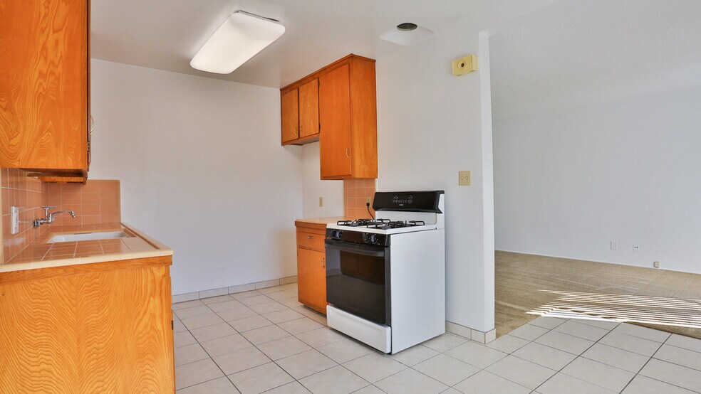 More Photos Of 14412 S Berendo Ave, Gardena Apartments For Sale