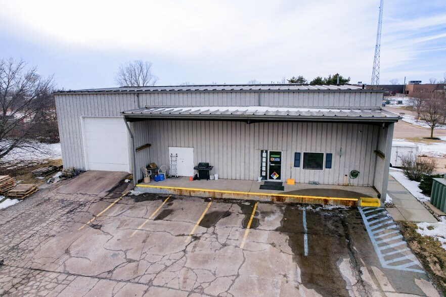 More Photos Of 7807 Lanac St, Lansing Warehouse For Sale