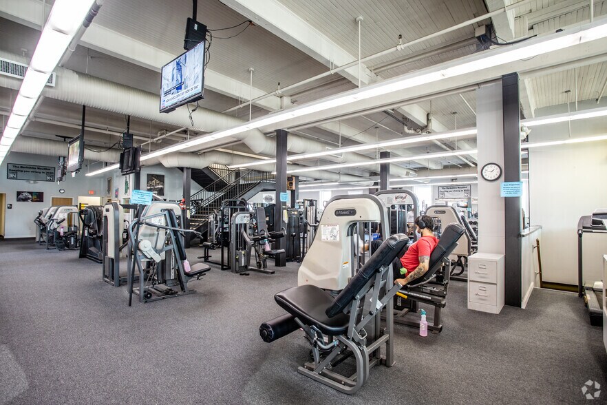 More Photos Of 42 Summer St, Pittsfield Medical For Lease