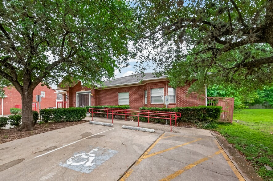 More Photos Of 2223 Dorrington St, Houston Medical For Lease