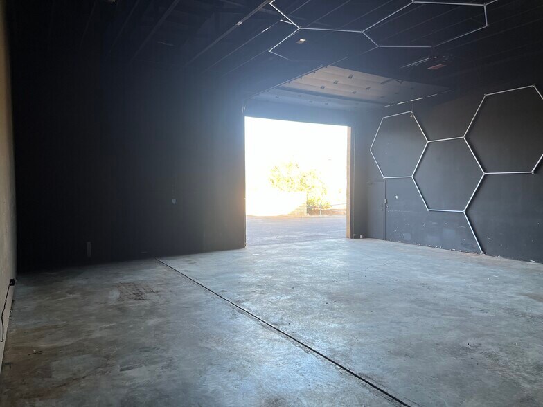 More Photos Of 1545 E Yucca St, Phoenix Warehouse For Lease