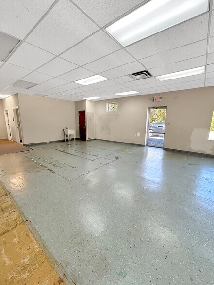 More Photos Of 703 US-30, Imperial General Retail For Lease