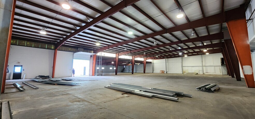 More Photos Of 1900 Liberty St, Mount Pleasant Manufacturing For Lease