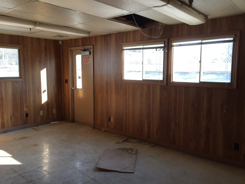 More Photos Of 400 N Harvey St, Seminole Manufacturing For Lease