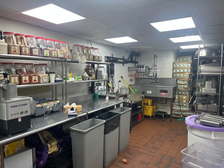 More Photos Of 349 Bedford Ave, Brooklyn Storefront For Lease