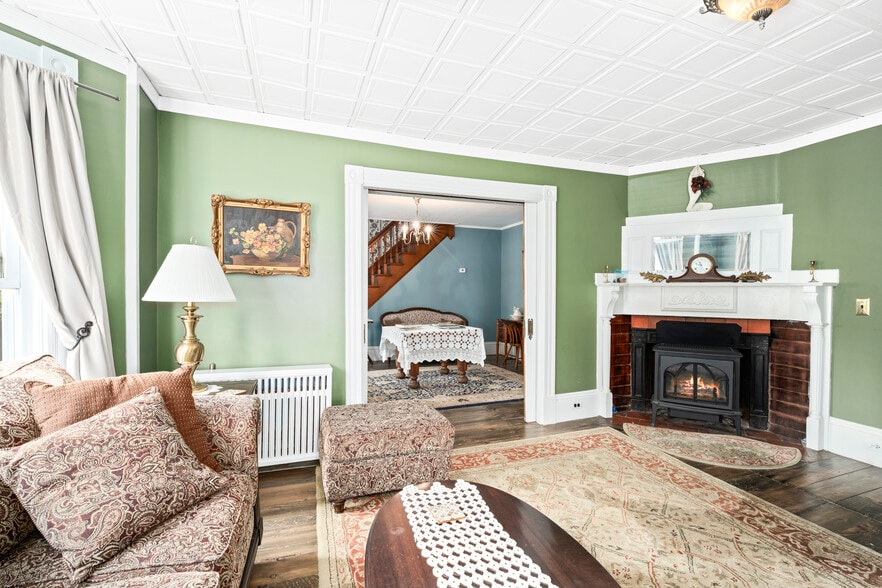 More Photos Of 5 Greenhouse Ln, Bradford Hospitality For Sale