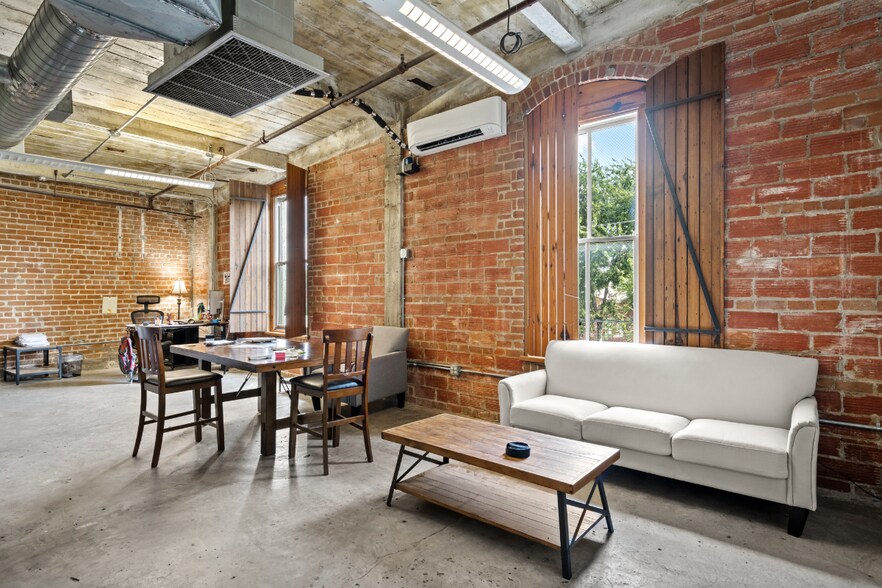 More Photos Of 1113 Vine St, Houston Loft Creative Space For Lease