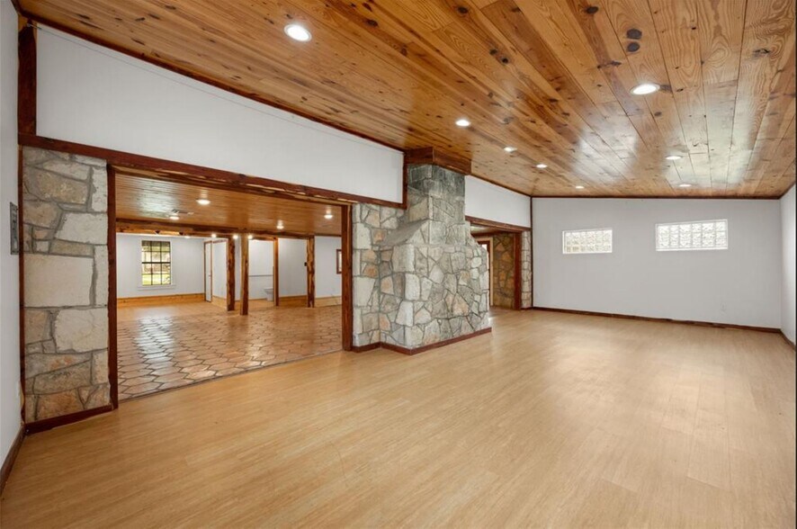 More Photos Of 704 FM 2325, Wimberley Office For Sale